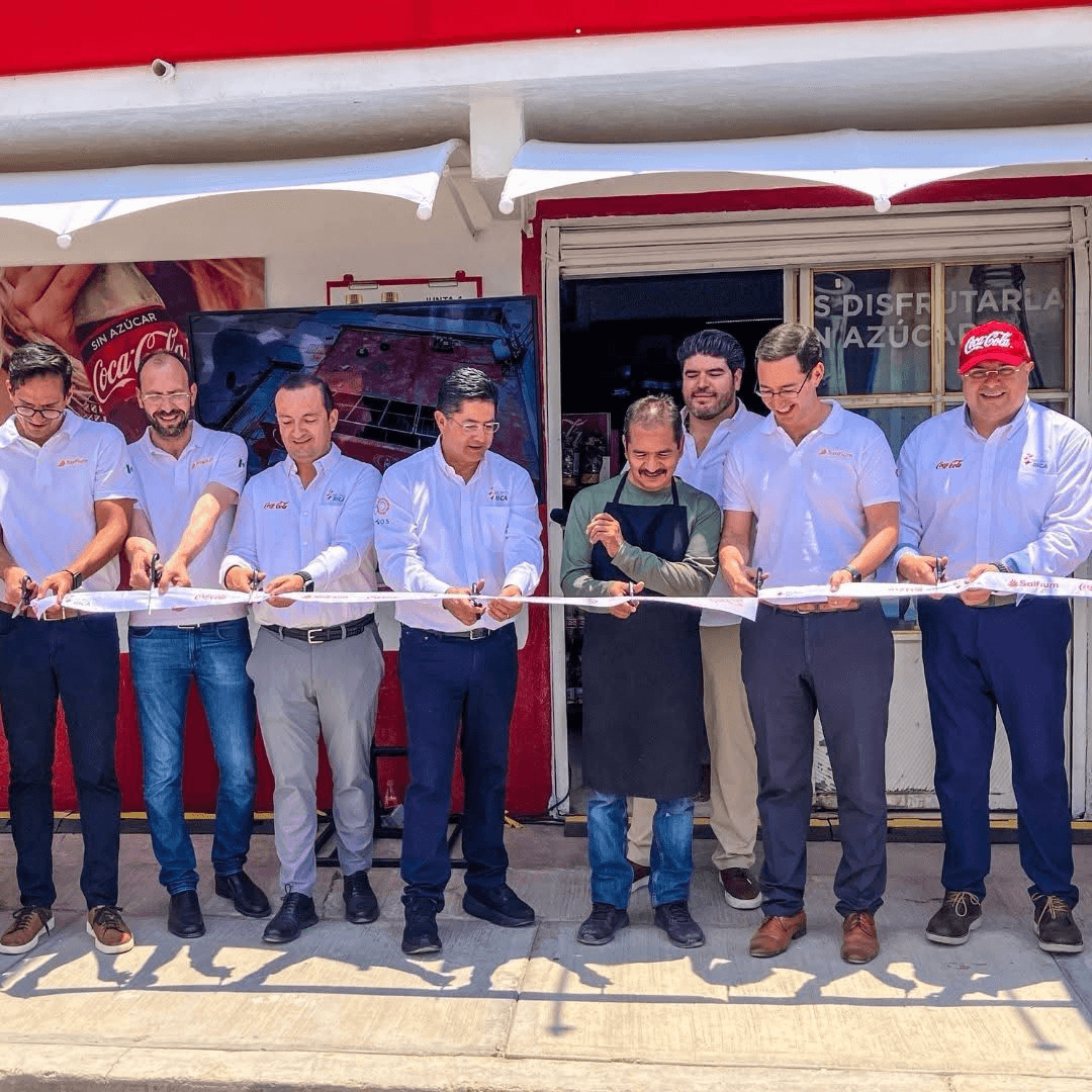 Inauguración de la tienda número 50 de Grupo Rica-Coca Cola que opera con paneles solares Solfium