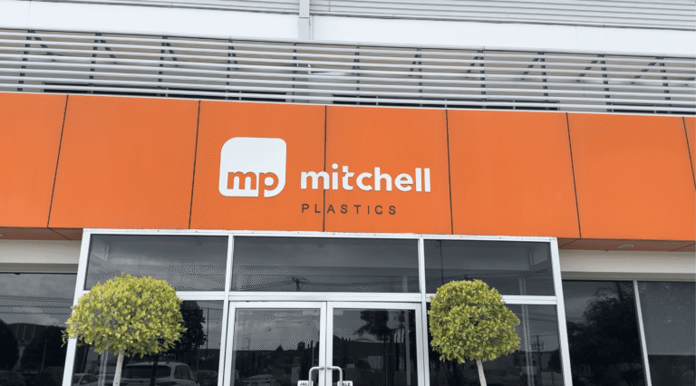 Mitchell Plastics impulsa su operación con energía solar de la mano de Solfium